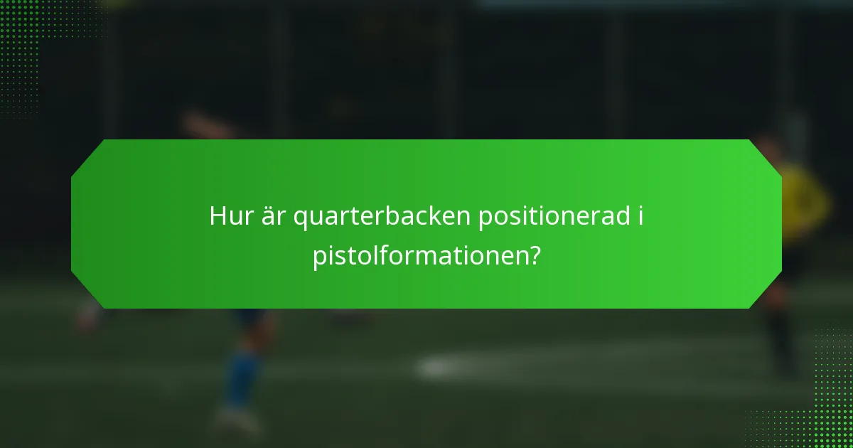 Hur är quarterbacken positionerad i pistolformationen?